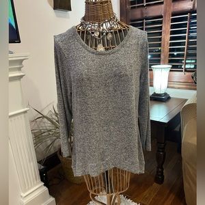 Lightweight gray long sleeve sweater so very soft size large edgy hem